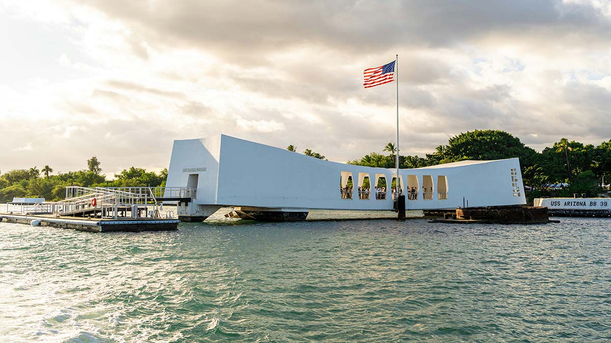 pearl-harbor - Low Two Pair The Pearl Harbor Memorial over the USS Arizona